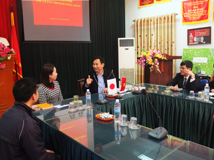 Đại diện ban lãnh đạo trường Nhật ngữ Kyoto Shugetsu Gakuen thăm và làm việc với lãnh đạo nhà trường.